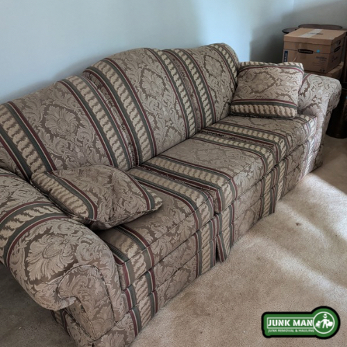 Furniture donation pickup service in Kennesaw Georgia removing gently used couch for local donation