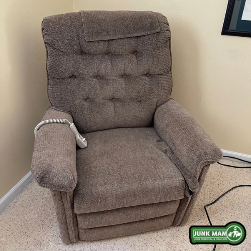 Recliner donation pick up in Kennesaw GA with furniture hauling and donation delivery services.